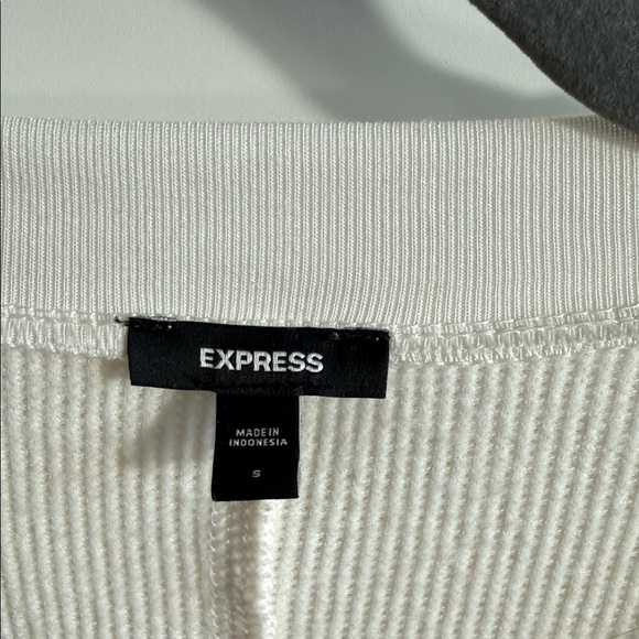Express Cream Sweater - Picture 3 of 4
